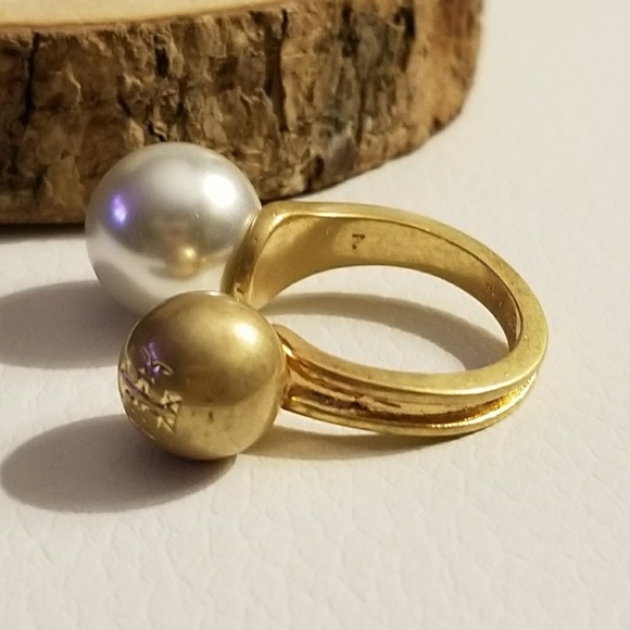 Tory Burch hammered metal and pearl float ring - Picture 6 of 6